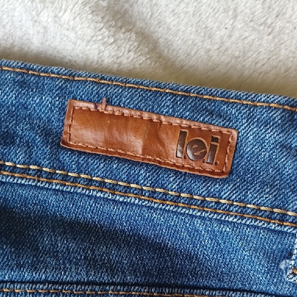 LEI Women's Flare Jeans in Deep Blue Size 3... Only Worn Once! - Picture 4 of 12